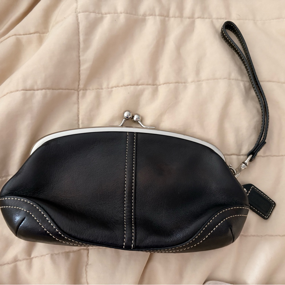 Coach SoHo Kisslock Black Leather Wristlet Clutch